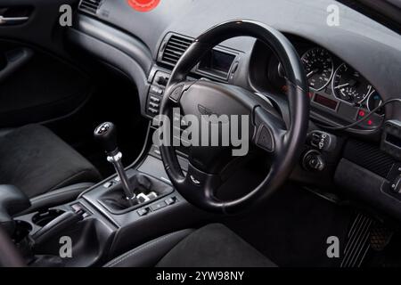 Modifizierter und stabiler 2001er BMW E46 3er Touring, deutscher Kombi mit Airbag-Federung und Bentley-Teilen Stockfoto