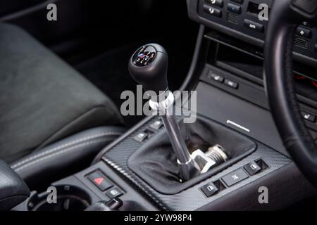 Modifizierter und stabiler 2001er BMW E46 3er Touring, deutscher Kombi mit Airbag-Federung und Bentley-Teilen Stockfoto