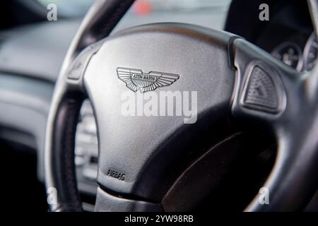Modifizierter und stabiler 2001er BMW E46 3er Touring, deutscher Kombi mit Airbag-Federung und Bentley-Teilen Stockfoto