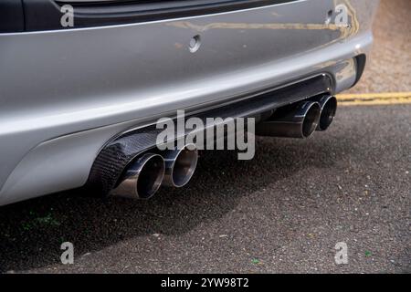 Modifizierter und stabiler 2001er BMW E46 3er Touring, deutscher Kombi mit Airbag-Federung und Bentley-Teilen Stockfoto