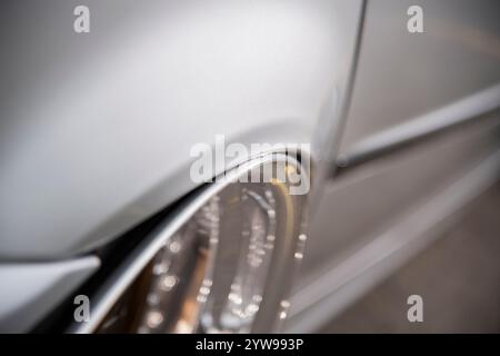 Modifizierter und stabiler 2001er BMW E46 3er Touring, deutscher Kombi mit Airbag-Federung und Bentley-Teilen Stockfoto
