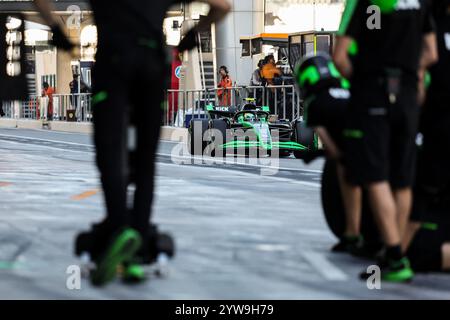 98 BORTOLETO Gabriel (BH), Stake F1 Team Kick sauber C44, Action während des Formel 1 Abu Dhabi Nachsaison-Tests 2024, am 10. Dezember 2024 auf dem Yas Marina Circuit, in Abu Dhabi, Vereinigte Arabische Emirate - Foto Florent Gooden / DPPI Stockfoto