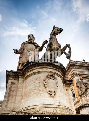 Rom, Italien - 17. November 2014: Statue un a Piazza del Campidoglio in Roma, Italien Stockfoto