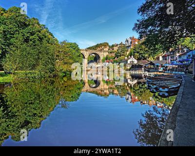 Vereinigtes Königreich, North Yorkshire, Knaresborough Viaduct und River Nidd. Stockfoto