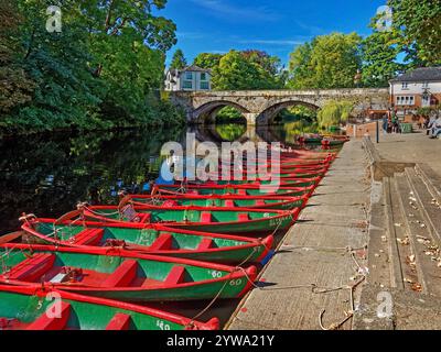 Großbritannien, North Yorkshire, Knaresborough, River Nidd und High Bridge. Stockfoto