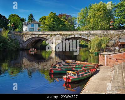 Großbritannien, North Yorkshire, Knaresborough, River Nidd und High Bridge. Stockfoto