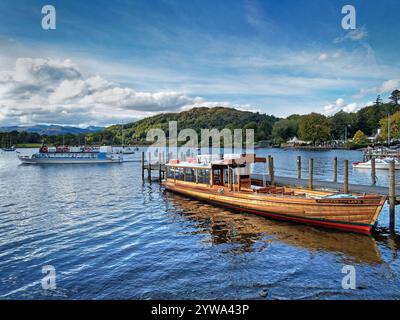 Großbritannien, Cumbria, Lake District, Ambleside, Waterhead, Bootstouren bei Jetty's am Lake Windermere. Stockfoto