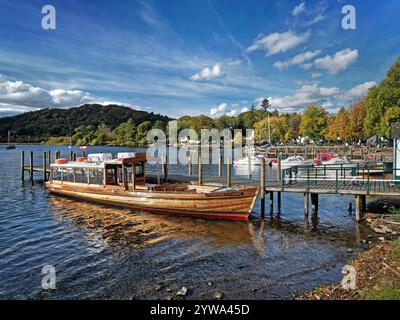 Großbritannien, Cumbria, Lake District, Ambleside, Waterhead, Bootstouren bei Jetty's am Lake Windermere. Stockfoto