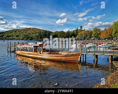 Großbritannien, Cumbria, Lake District, Ambleside, Waterhead, Bootstouren bei Jetty's am Lake Windermere. Stockfoto