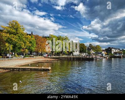 Großbritannien, Cumbria, Lake District, Ambleside, Waterhead Boat Jetty's am Lake Windermere. Stockfoto