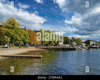 Großbritannien, Cumbria, Lake District, Ambleside, Waterhead Boat Jetty's am Lake Windermere. Stockfoto