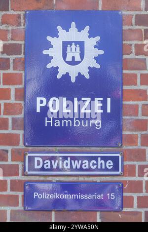 Schildern Sie die Hamburger Polizei an der Davidwache, Reeperbahn, St. Pauli, Hamburg, Deutschland, Europa Stockfoto