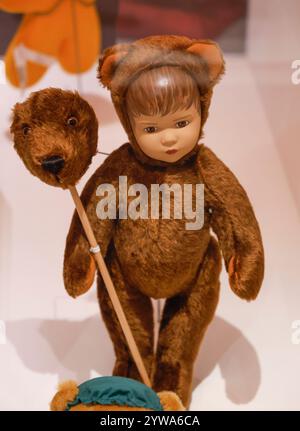 TEDDYBÄRENAUSSTELLUNG MUSEE DES ARTS DECORATIFS PARIS Stockfoto