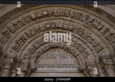 Nordromanisches Portal, Kirche El Salvador, Romanik aus dem 13. Jahrhundert, Ejea de los Caballeros, Cinco Villas, Aragon, Spanien, Europa Stockfoto