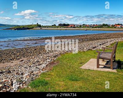 Großbritannien, Northumberland, Bank mit Blick auf den Hafen von Holy Island. Stockfoto