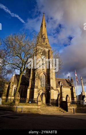 Die Bury Parish Church taucht in der sonnigen Sonne, Bury, England. Stockfoto