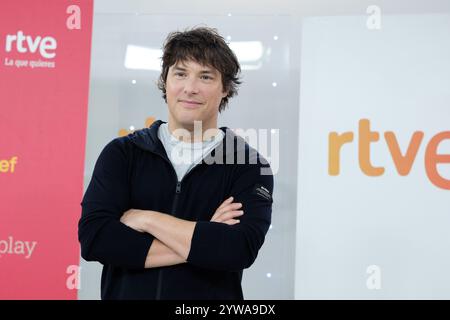 Madrid, Spanien. März 2022. Jordi Cruz nimmt am 10. Dezember 2024 an der Präsentation der 11. Ausgabe „MasterChef Junior“ TV Show im Torrespaña Teil. Quelle: SIPA USA/Alamy Live News Stockfoto