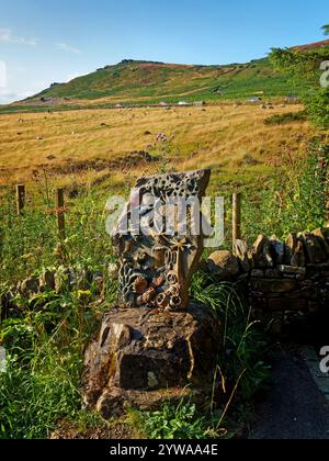 Großbritannien, Derbyshire, Peak District, Blick auf Bamford Edge von der Leeside Road. Stockfoto
