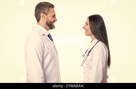Medizinisches Personal von Arzt und Krankenschwester Kollegen im Krankenhaus bieten Medizin Service und Gesundheit isoliert auf weiß Stockfoto