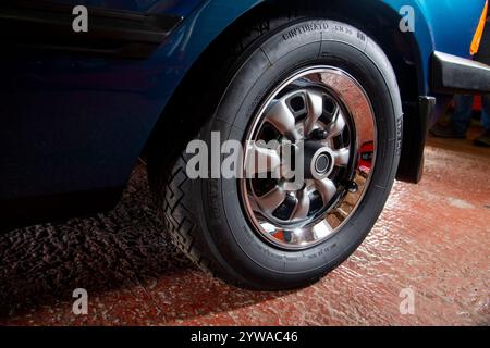 Crayford Cortina Cabriolet – klassisches britisches Verdeck aus den 1980er Jahren, das aus einer Limousine von Crayford, dem Cabriolethersteller, umgebaut wurde Stockfoto