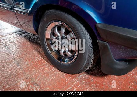 Crayford Cortina Cabriolet – klassisches britisches Verdeck aus den 1980er Jahren, das aus einer Limousine von Crayford, dem Cabriolethersteller, umgebaut wurde Stockfoto