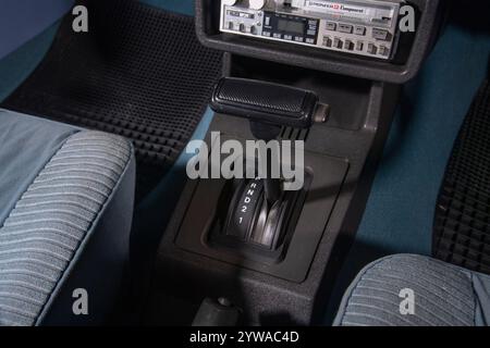 Crayford Cortina Cabriolet – klassisches britisches Verdeck aus den 1980er Jahren, das aus einer Limousine von Crayford, dem Cabriolethersteller, umgebaut wurde Stockfoto