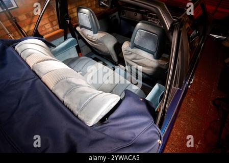 Crayford Cortina Cabriolet – klassisches britisches Verdeck aus den 1980er Jahren, das aus einer Limousine von Crayford, dem Cabriolethersteller, umgebaut wurde Stockfoto