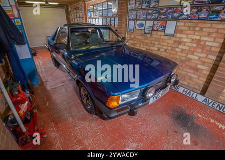 Crayford Cortina Cabriolet – klassisches britisches Verdeck aus den 1980er Jahren, das aus einer Limousine von Crayford, dem Cabriolethersteller, umgebaut wurde Stockfoto