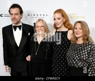 CA. 6. Dezember 2024. Gian Luca Passi de Preposulo, Marilyn Herst, Jessica Chastain, Jerri Chastain bei der Ankunft für die 38. American Cinematheque Awards, Beverly Hilton Hotel, Beverly Hills, CA, Dezember 06, 2024. Quelle: Priscilla Grant/Everett Collection/Alamy Live News Stockfoto