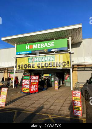 Der Homebase-Laden im Craigleith Retail Park schließt mit dem Verkauf von „alles muss gehen“ in Edinburgh, Schottland Stockfoto