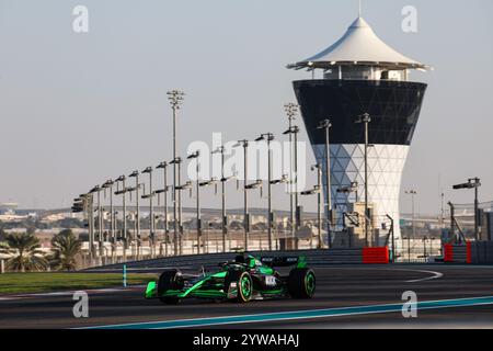 98 BORTOLETO Gabriel (BH), Stake F1 Team Kick sauber C44, Action während des Formel 1 Abu Dhabi Nachsaison-Tests 2024, am 10. Dezember 2024 auf dem Yas Marina Circuit in Abu Dhabi, Vereinigte Arabische Emirate Stockfoto