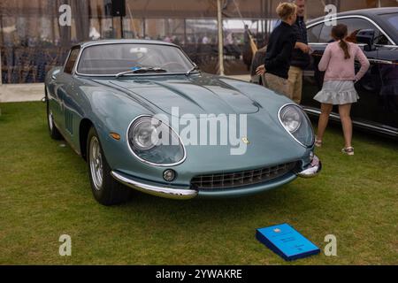 1967 Ferrari 275 GTB/4, ausgestellt auf der Salon Privé Concours d’Elégance Motorshow im Schloss Blenheim. Stockfoto