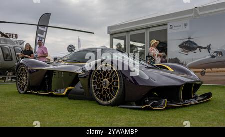 2024 Aston Martin Valkyrie auf der Salon Privé Concours d’Elégance Motorshow im Blenheim Palace. Stockfoto