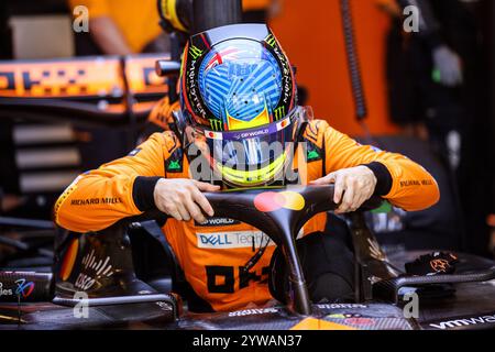 PIASTRI Oscar (aus), McLaren F1 Team MCL38, Porträt während des Formel 1 Abu Dhabi Nachsaisontests 2024, am 10. Dezember 2024 auf dem Yas Marina Circuit in Abu Dhabi, Vereinigte Arabische Emirate Stockfoto