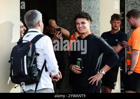 NORRIS Lando (gbr), McLaren F1 Team MCL38, Porträt während des Formel 1 Abu Dhabi Nachsaisontests 2024 am 10. Dezember 2024 auf dem Yas Marina Circuit in Abu Dhabi, Vereinigte Arabische Emirate Stockfoto