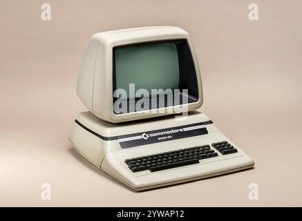 Pavia, Lombardei, Italien - 12. Oktober 2024: Commodore 8032-SK im Ctrl+Alt Museum. Sie wurde im Januar 1980 auf der Winter Consumer Electronics S vorgestellt Stockfoto