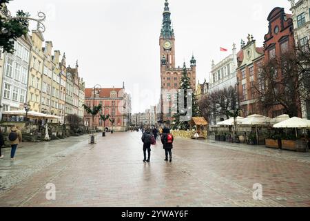 Das Rathaus von Danzig befindet sich in der Dluga-Straße (lange Straße) in der Altstadt. Ein Spaziergang durch die Stadt während der weihnachtszeit, Danzig, Polen Stockfoto