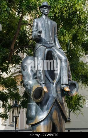 Franz Kafka Statue, von Jaroslav Rona. Prag, Tschechien, Tschechische Republik. Stockfoto
