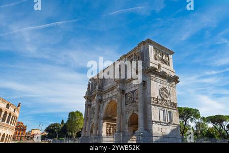 Historische Sehenswürdigkeiten Roms an einem sonnigen Tag Stockfoto