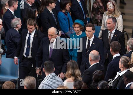 Oslo, Norwegen 10. Dezember 2024 König Harald V. von Norwegen, Königin Sonja von Norwegen, nimmt an der Verleihung des Friedensnobelpreises im Rathaus von Oslo Teil und ehrt den diesjährigen Preisträger Nihon Hidankyo, vertreten durch Generalsekretär Terum Tanaka aus Japan in Oslo, Norwegen Credit: Nigel Waldron/Alamy Live News Stockfoto
