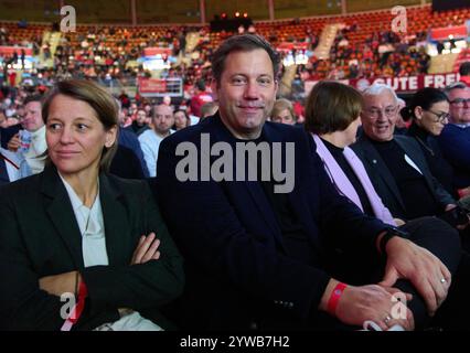 Lars Klingbeil, Bundesvorsitzender der SPD, Mitglied des Verwaltungsbeirats des FC Bayern, auf der Jahreshauptversammlung des FC BAYERN MÜNCHEN im BMW Park München, 8. Dezember 2024, Saison 2024/2025, Fotograf: Peter Schatz Stockfoto