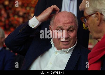 München, Deutschland. Dezember 2024. Uli HOENESS (ehemaliger FCB-Präsident), Ehrenpraesident, bei der Jahreshauptversammlung des FC BAYERN München im BMW Park München, 8. Dezember 2024, Saison 2024/2025, Fotograf: ddp Images/STAR-Images Credit: ddp Media GmbH/Alamy Live News Stockfoto