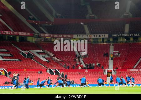 Manchester, Großbritannien. Dezember 2024. MANCHESTER, ENGLAND - 10. DEZEMBER: Team von AZ während des dritten Spiels der UEFA Youth League in Manchester, England, zwischen Manchester United und AZ Alkmaar am 10. Dezember 2024 in Old Trafford. (Foto von Ed van de Pol/Orange Pictures) Credit: Orange Pics BV/Alamy Live News Stockfoto