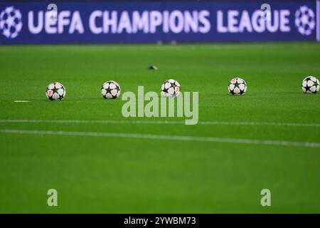 Bergamo, Italien. Dezember 2024. Offizielle Bälle während des UEFA Champions League-Fußballspiels zwischen Atalanta BC und Real Madrid im Gewiss-Stadion in Bergamo, Norditalien - Dienstag, 10. Dezember 2024. Sport - Fußball . (Foto: Spada/LaPresse) Credit: LaPresse/Alamy Live News Stockfoto