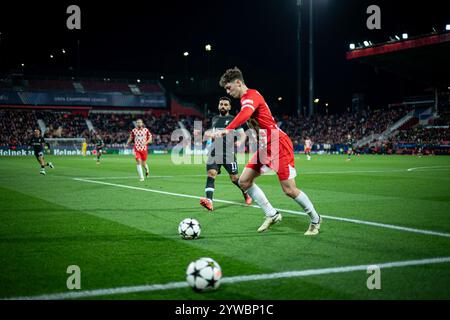 Girona, Spanien. Dezember 2024. Ladislav Krejci (Girona FC) kontrolliert den Ball bei einem Spiel der UEFA Champions League zwischen Girona FC und Liverpool FC am 10. Dezember 2024 im Estadi Municipal de Montilivi in Girona, Spanien. Foto von Felipe Mondino Credit: Unabhängige Fotoagentur/Alamy Live News Stockfoto