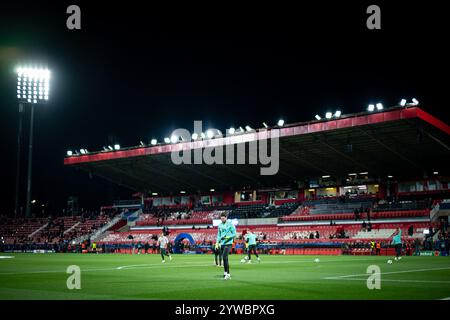 Girona, Spanien. Dezember 2024. Allgemeine Ansicht des Stadions während eines UEFA Champions League-Spiels zwischen Girona FC und Liverpool FC im Estadi Municipal de Montilivi in Girona, Spanien, am 10. Dezember 2024. Foto: Felipe Mondino/SIPA USA Credit: SIPA USA/Alamy Live News Stockfoto