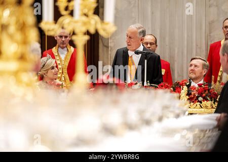 AMSTERDAM: König Willem-Alexander und Königin Maxima zusammen mit dem portugiesischen Präsidenten Marcelo Rebelo de Sousa während des Staatsbanketts im Königlichen Palast. Der portugiesische Präsident ist zu einem zweitägigen Staatsbesuch in den Niederlanden. ANP ROBIN VAN LONKHUIJSEN niederlande aus - belgien aus Stockfoto