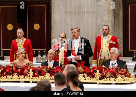 AMSTERDAM: König Willem-Alexander und Königin Maxima zusammen mit dem portugiesischen Präsidenten Marcelo Rebelo de Sousa während des Staatsbanketts im Königlichen Palast. Der portugiesische Präsident ist zu einem zweitägigen Staatsbesuch in den Niederlanden. ANP ROBIN VAN LONKHUIJSEN niederlande aus - belgien aus Stockfoto