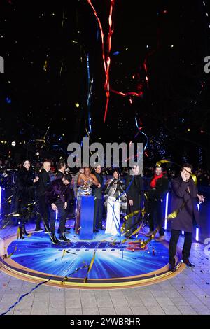 (Von links nach rechts) Krysten Ritter, Neal H. Moritz, Lee Majdoub, Jeff Fowler, Toby Ascher, Tika Sumpter, James Marsden, Colleen O’Shaughnessey, Ben Schwartz, Keanu Reeves und Jim Carrey nahmen an der Fotokonferenz Sonic the Hedgehog 3 im Riverside Building in der County Hall in London Teil. Bilddatum: Dienstag, 10. Dezember 2024. Stockfoto