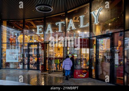 Eataly London - das Eataly Bishopsgate London behauptet, das größte italienische Restaurant in Großbritannien zu sein, mit drei Restaurants und einem Markt. Stockfoto